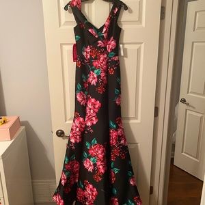B DARLIN 3/4 FLORAL COLD SHOULDER GOWN
